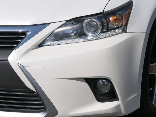 Used 2015  Lexus Hybrid image 9