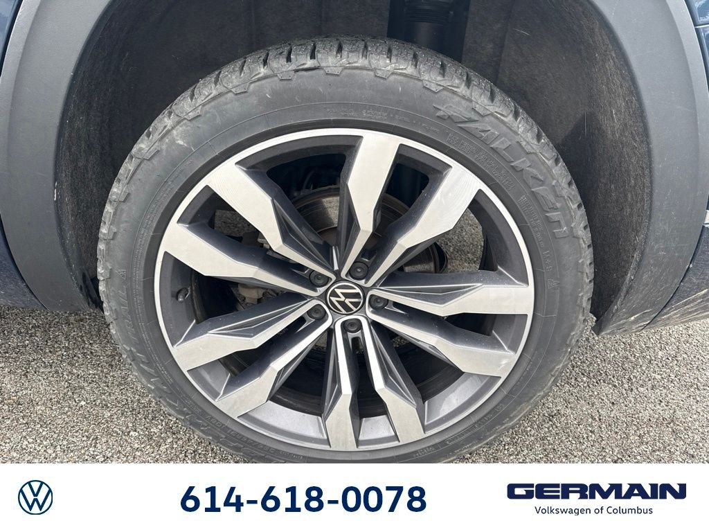 Used 2021 Blue Metallic Volkswagen 3.6L V6 SEL Premium R-Line image 17