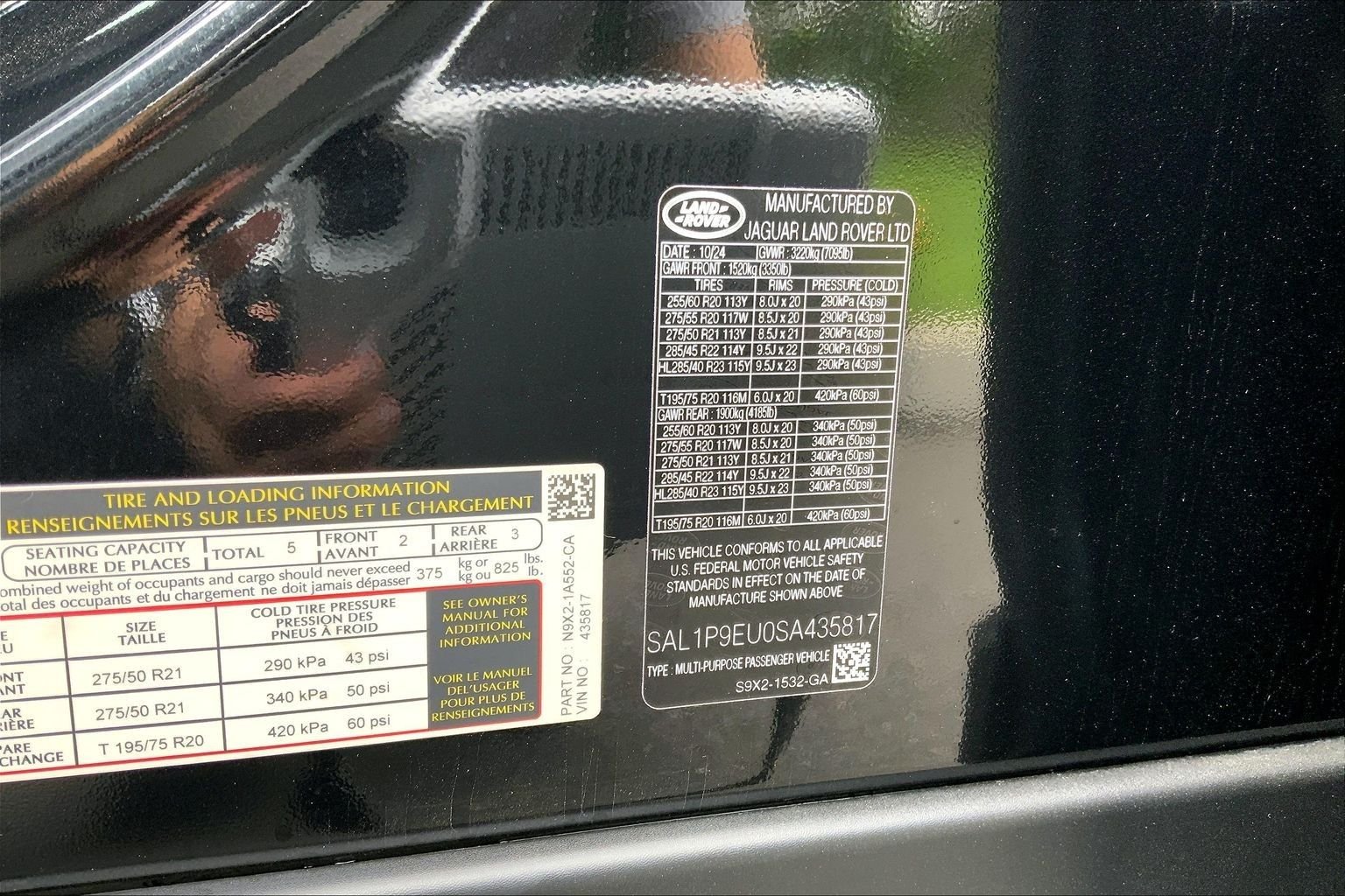Certified Used 2025 Santorini Black Metallic Land Rover SE image 33