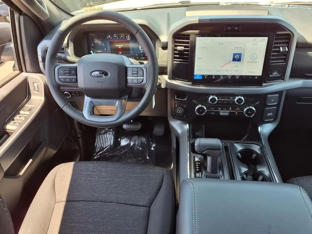 New 2026 Oxford White Ford XLT image 9