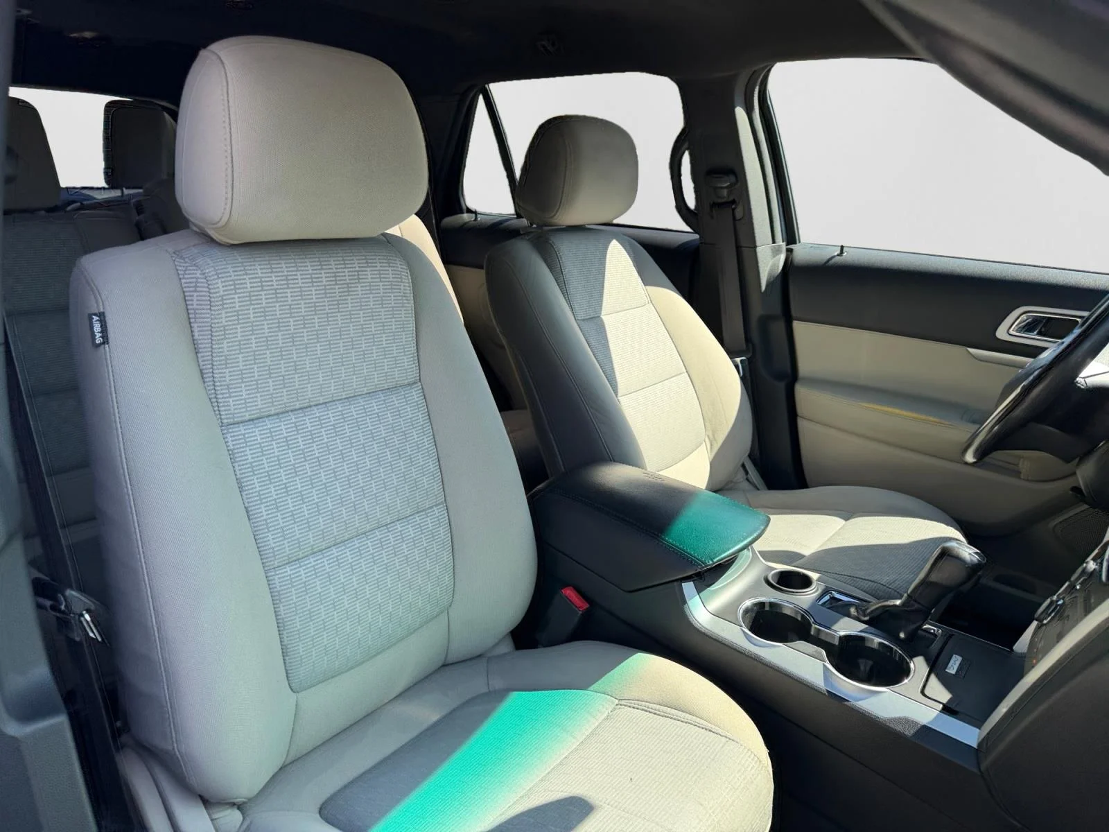 2015 Ford Explorer XLT - Photo 17