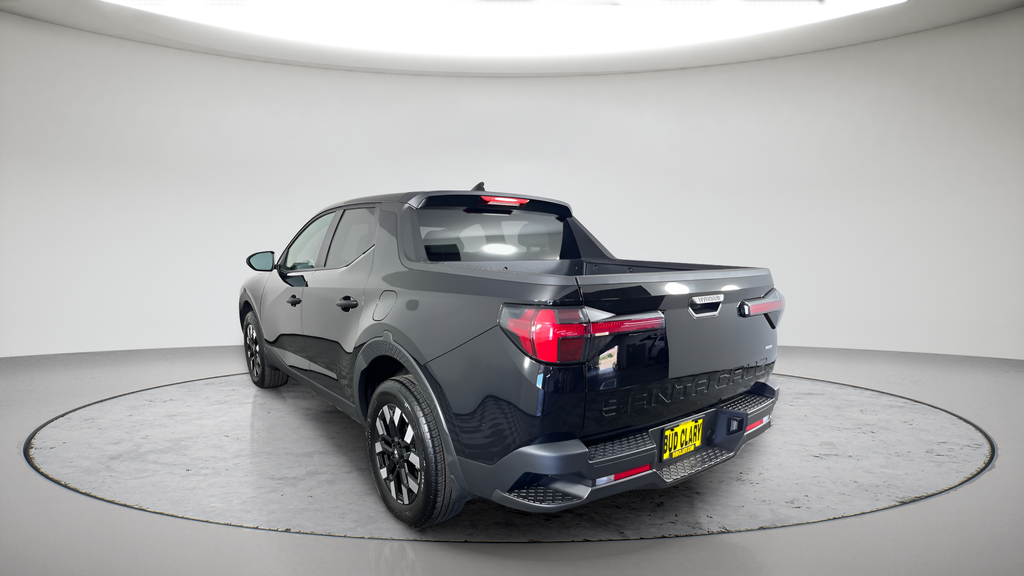 Used 2025 Black Hyundai SE image 5