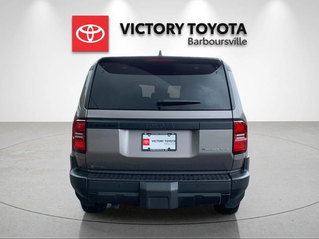 Used 2024  Toyota 1958 image 4