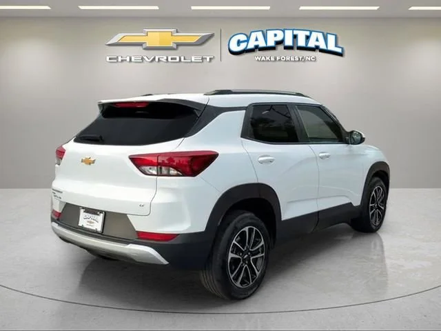 Used 2025 Summit White Chevrolet LT image 6