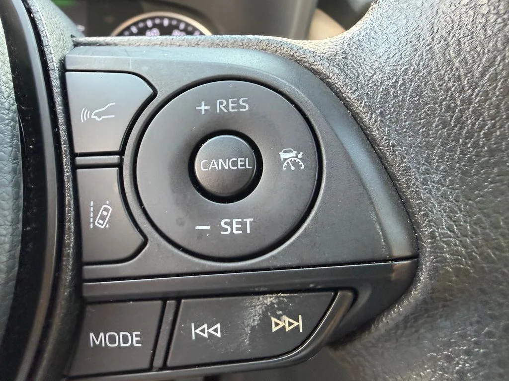 Used 2022 White Toyota XLE image 17