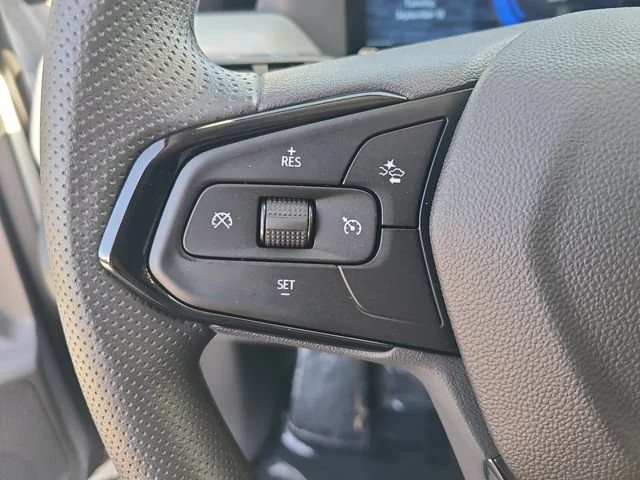 New 2027 Summit White Chevrolet LT image 27
