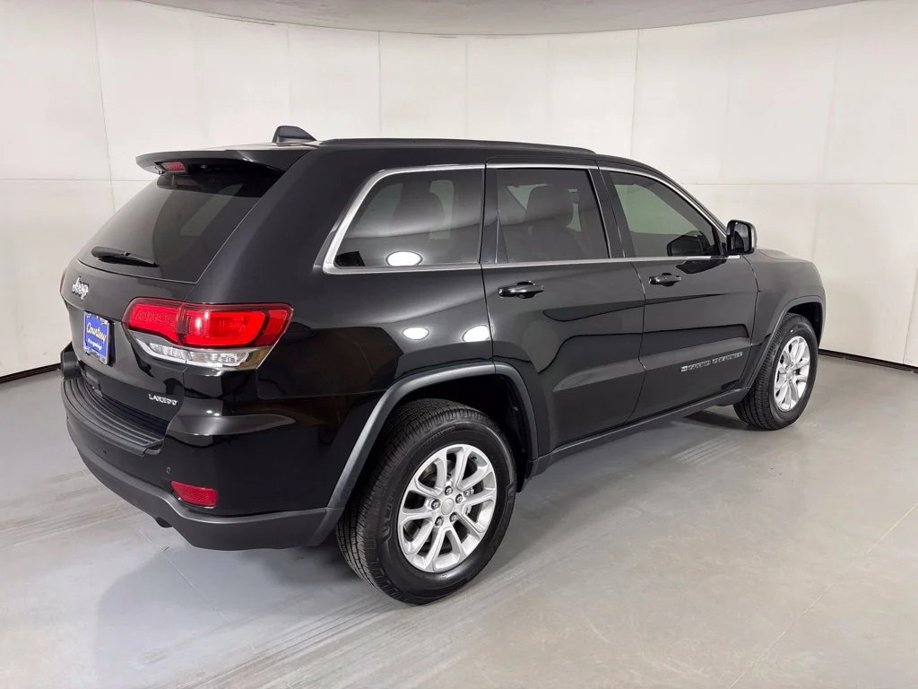 Used 2022 Black Jeep Laredo E image 8