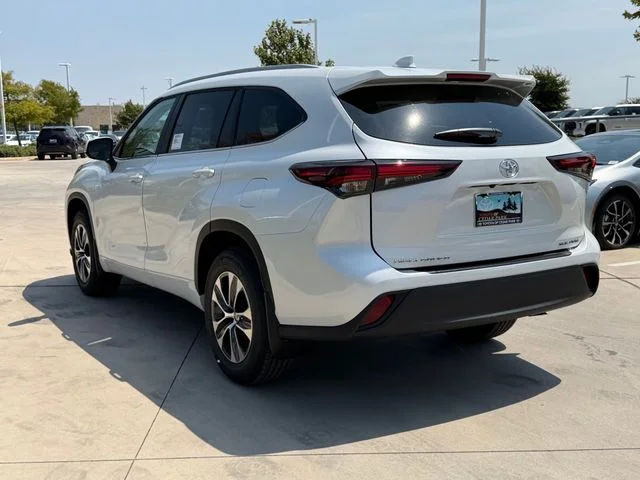 New 2026 Wind Chill Pearl Toyota XLE image 6