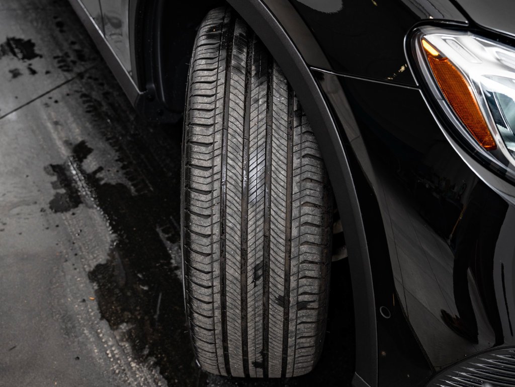 Used 2026 Black Mercedes-Benz GLC 300 image 49