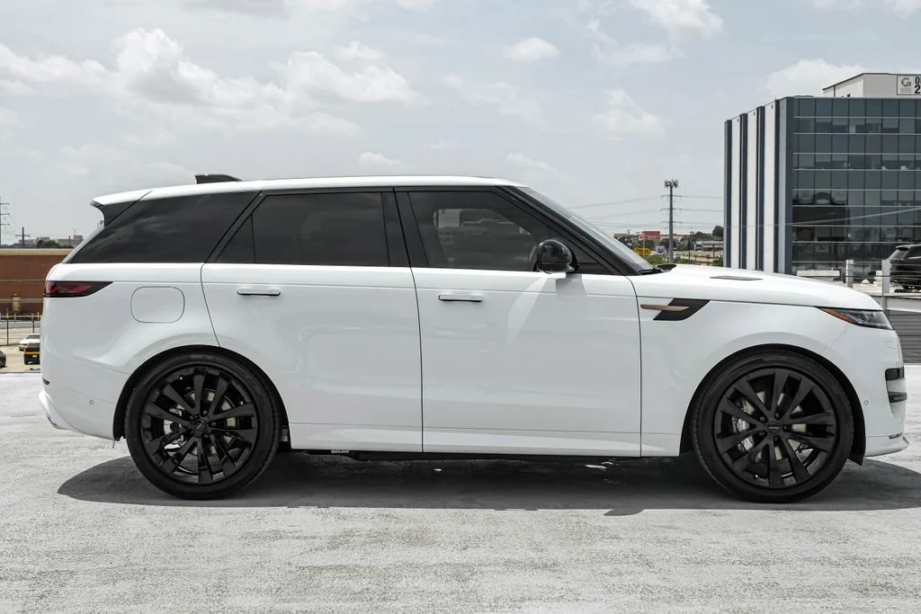 New 2026 Fuji White Land Rover Dynamic SE image 6