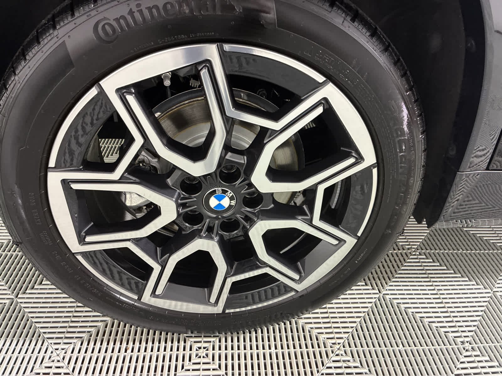 Used 2026 Black Sapphire Metallic BMW xDrive28i image 14