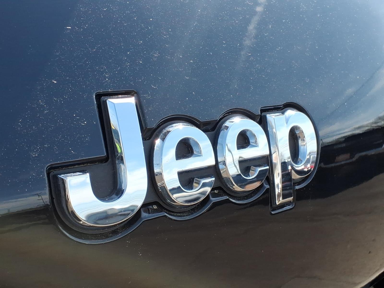 Used 2023 Black Jeep Laredo image 30