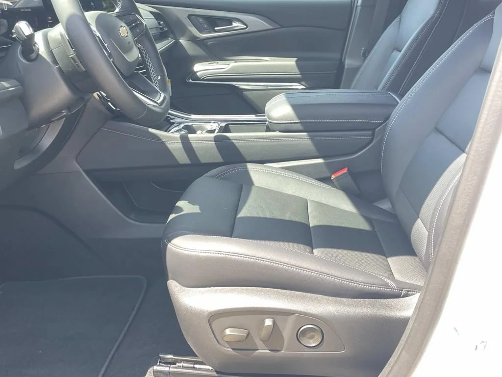 2026 Chevrolet Traverse LT - Photo 16