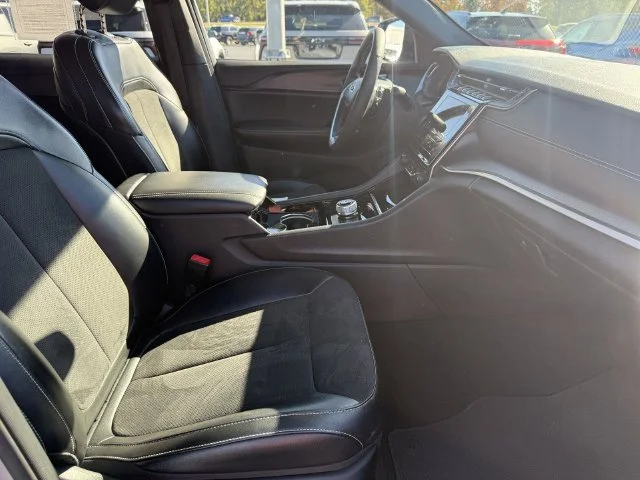 Used 2023 Silver Jeep Altitude image 13