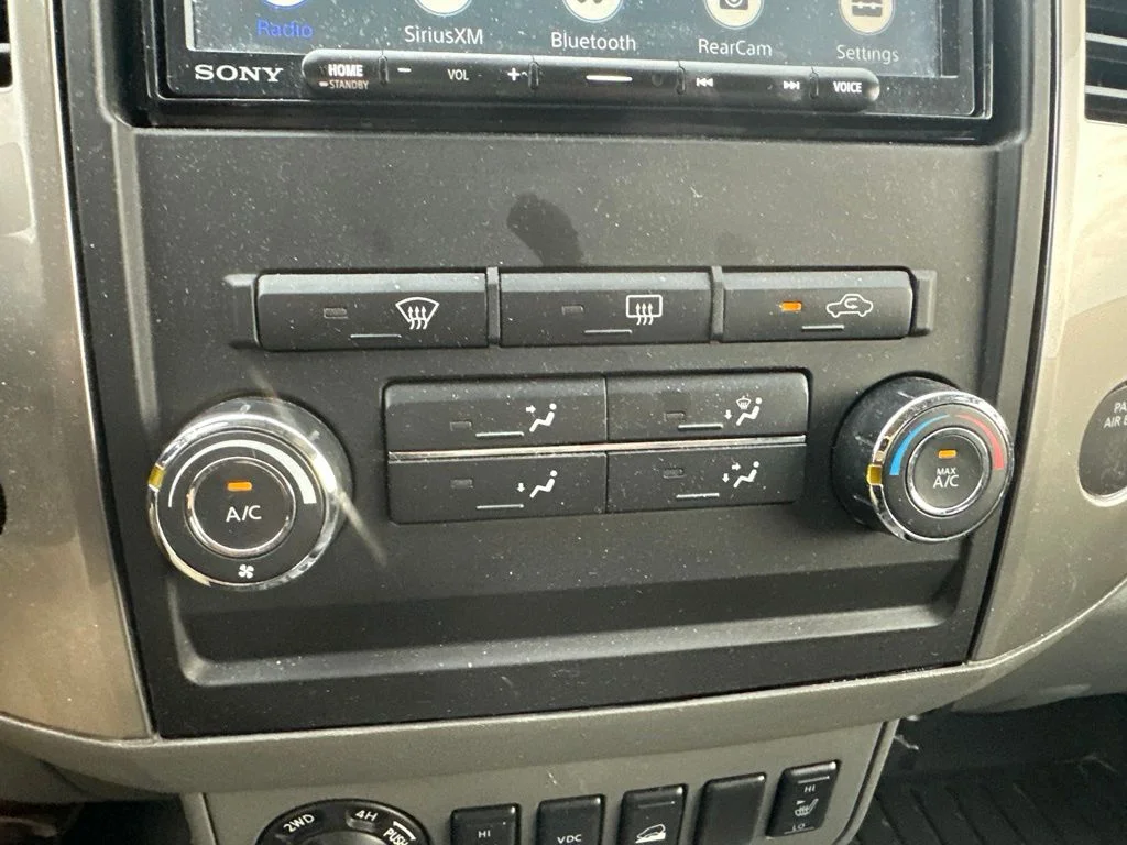 Used 2011 White Nissan SL image 15