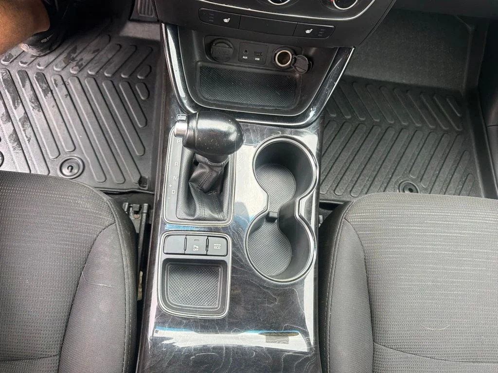 Used 2015 Black Kia LX image 34