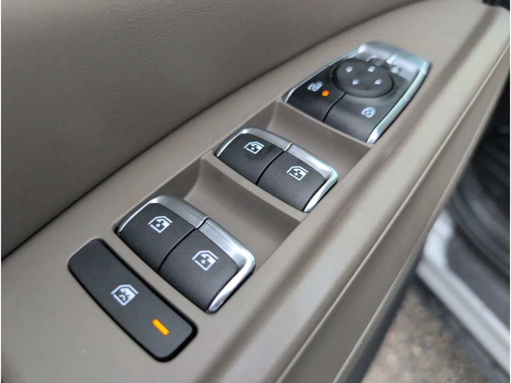 New 2026 Ceramic Silver Kia EX image 12