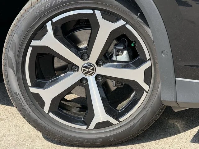 New 2026 Black Volkswagen 2.0T SE image 6
