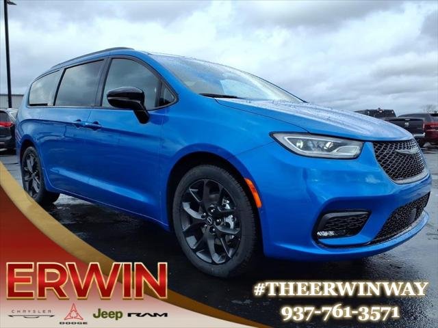 New 2026 Hydro Blue Pearl-Coat Exterior Paint Chrysler Limited image 1
