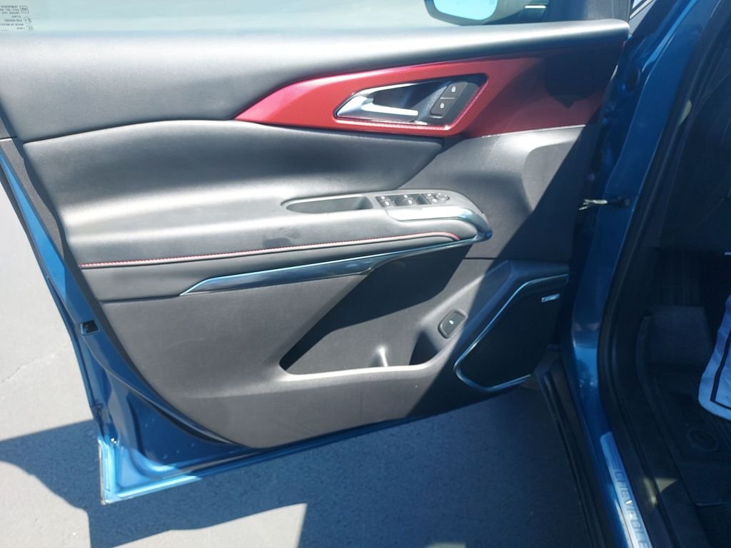 Used 2025 Blue Chevrolet Z71 image 12