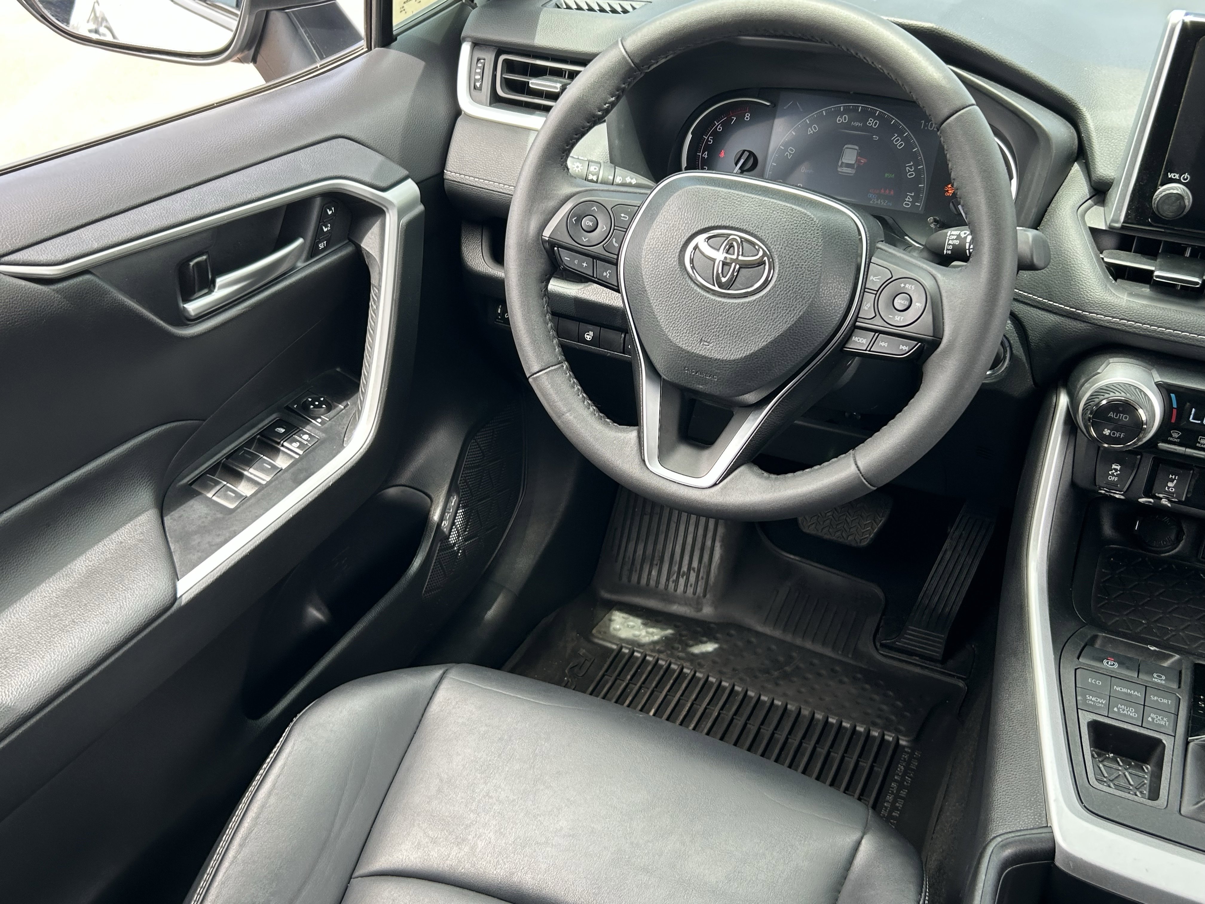 Used 2024 Silver Toyota XLE Premium image 17