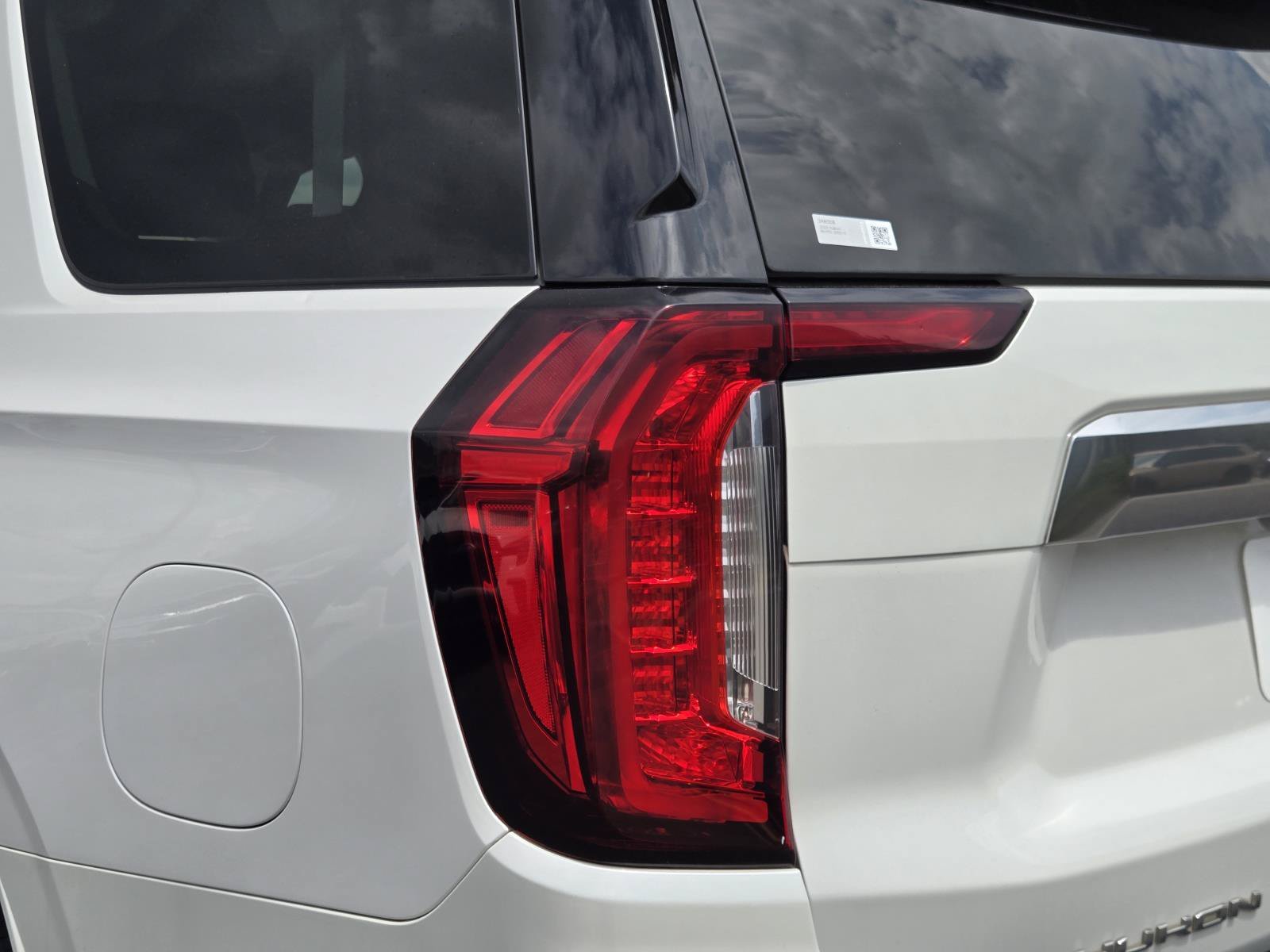 Used 2023 White GMC Denali image 9