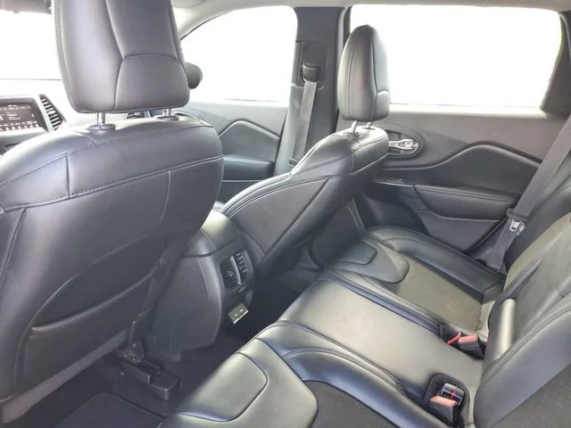 Used 2020 Velvet Red Pear Jeep Altitude image 22