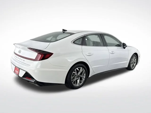 Used 2023 White Hyundai SEL image 7