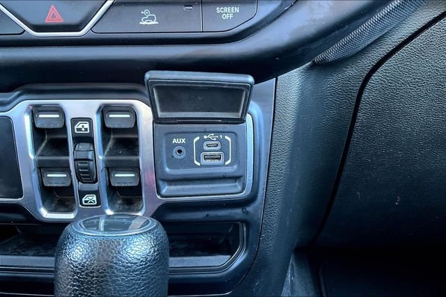 Used 2022 Black Jeep Altitude image 16