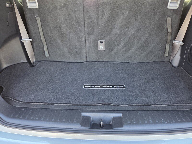 Used 2025 Silver Toyota XLE image 20