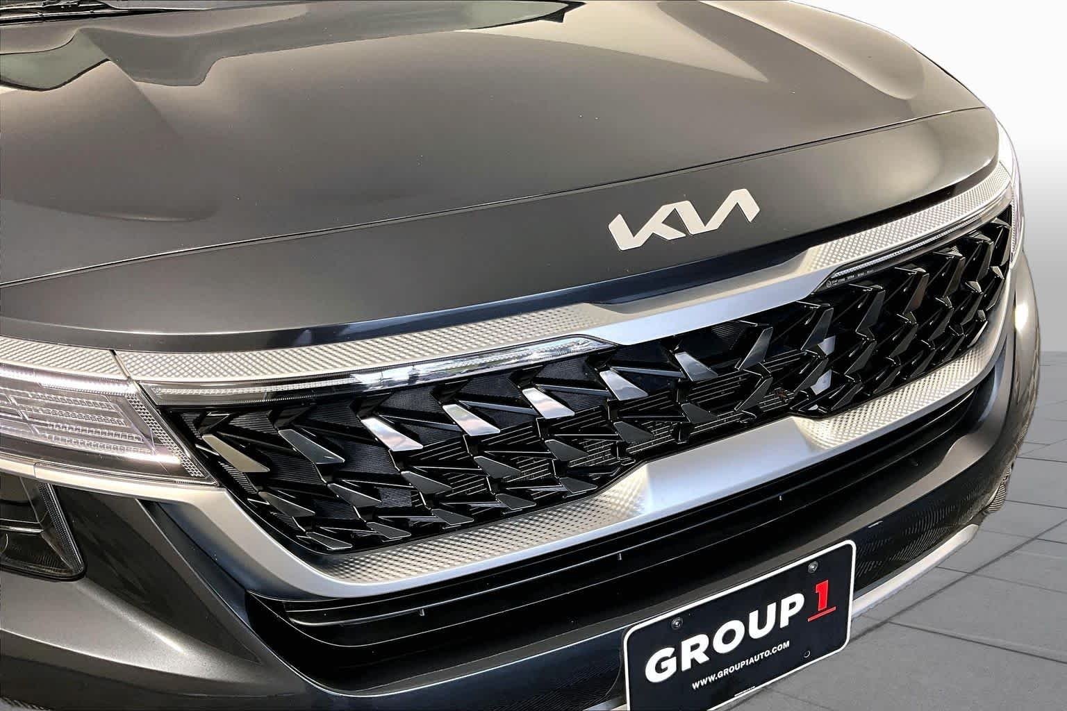 Used 2022 Gravity Gray Kia Nightfall image 27