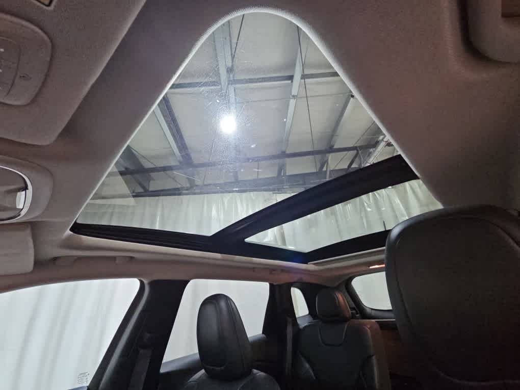 Used 2014  Jeep Limited image 5