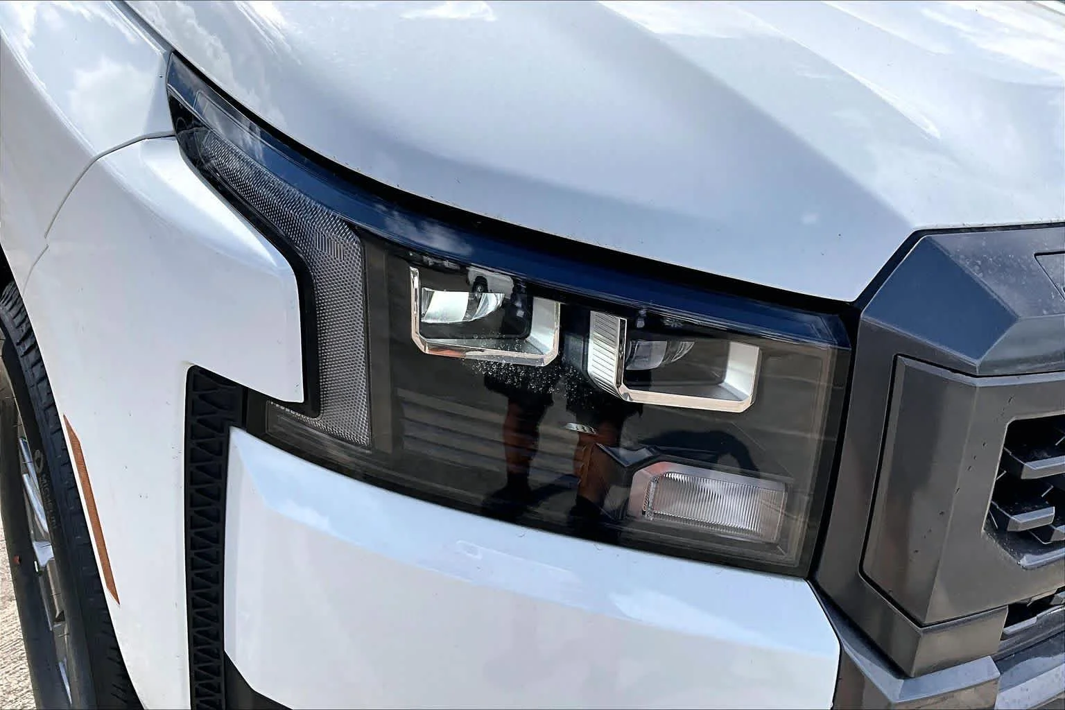 New 2026 Glacier White Nissan SV image 18