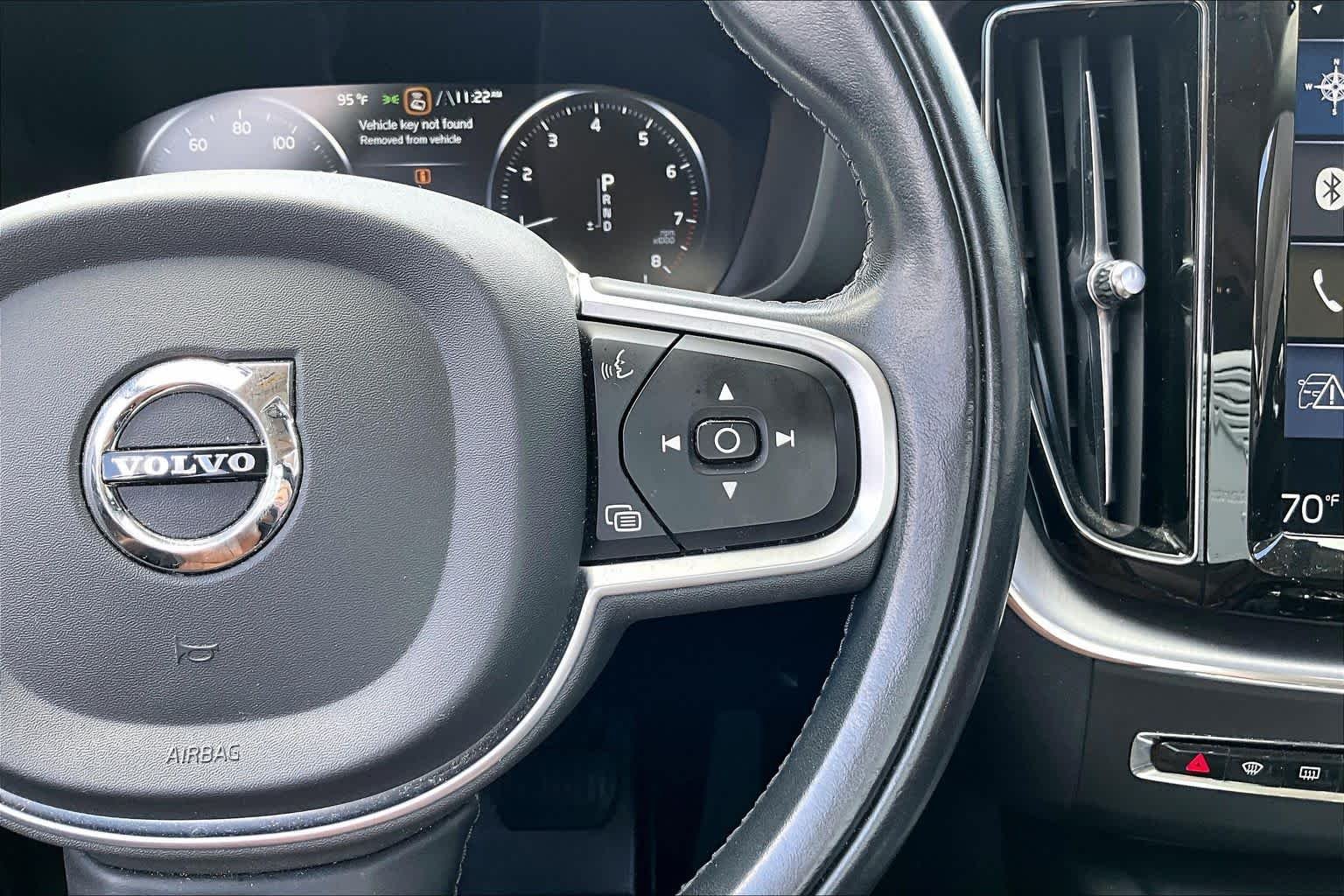 Used 2020 Pine Grey Metallic Volvo Momentum image 22