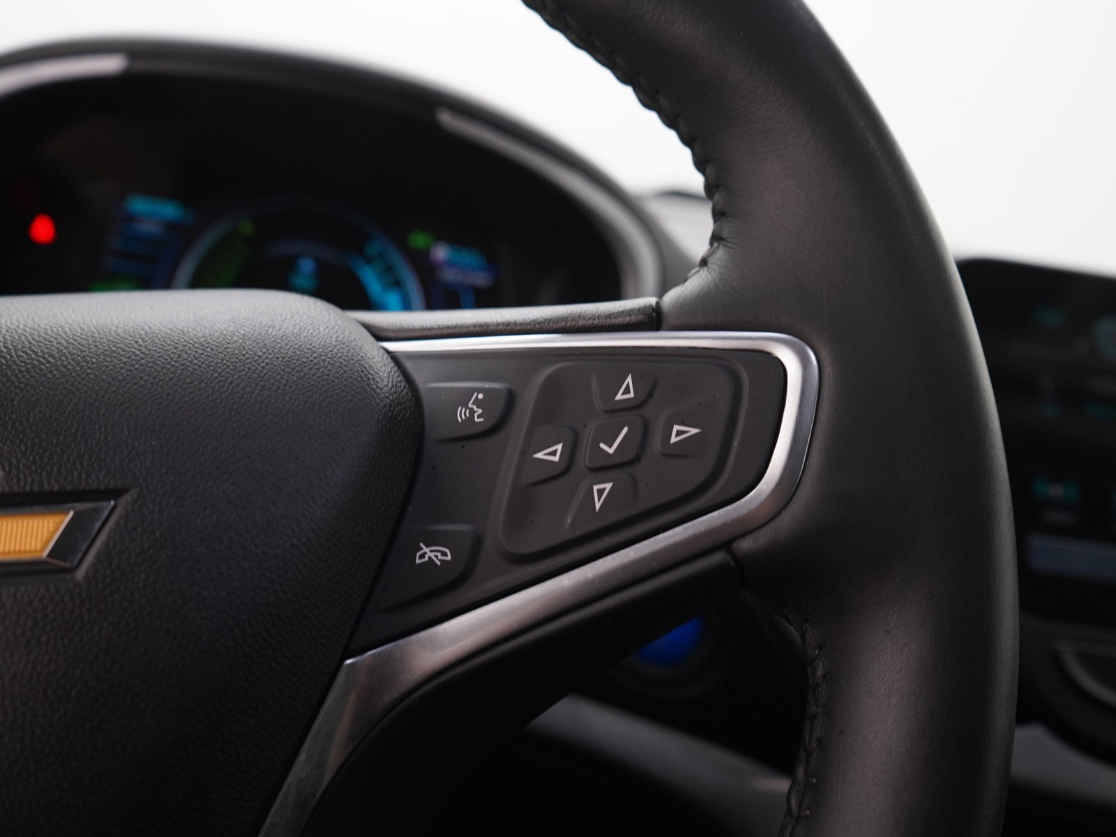 Used 2018 Silver Ice Metallic Chevrolet Lt image 25