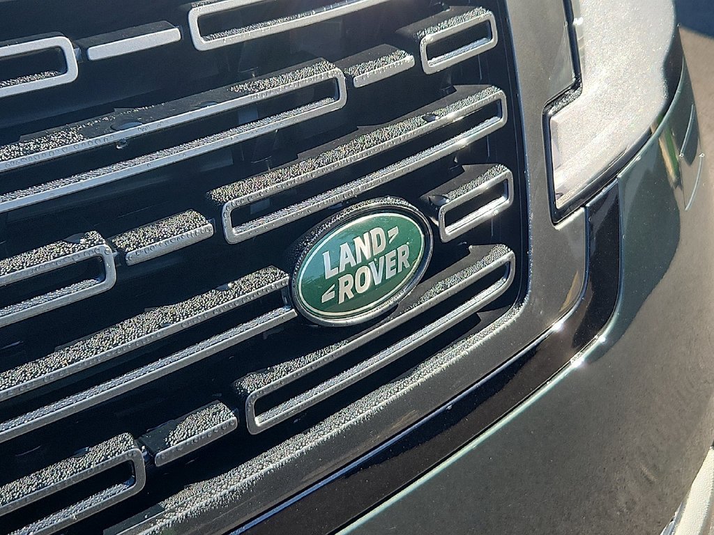 New 2027 Belgravia Green LAND ROVER SE image 11