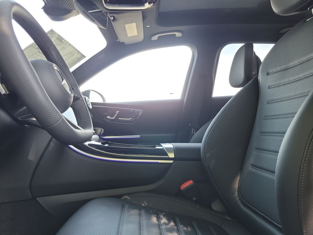 New 2027 MANUFAKTUR Moonlight White Metallic Mercedes-Benz GLC 300 image 19