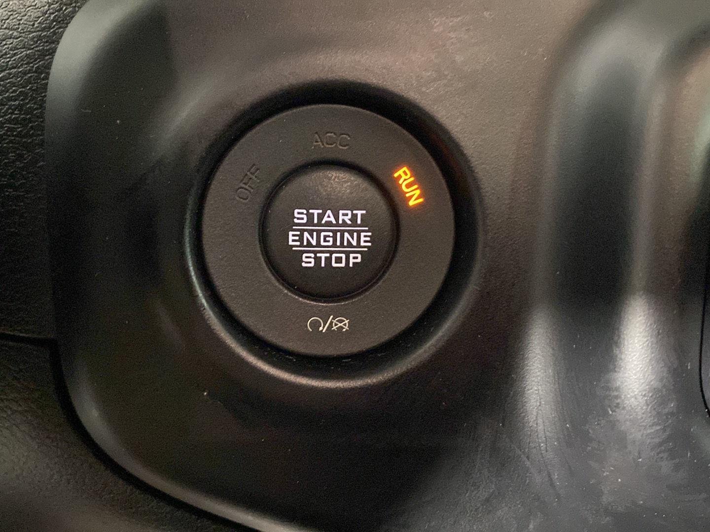 Used 2019 Bikini Pearlcoat Jeep Sport S image 16
