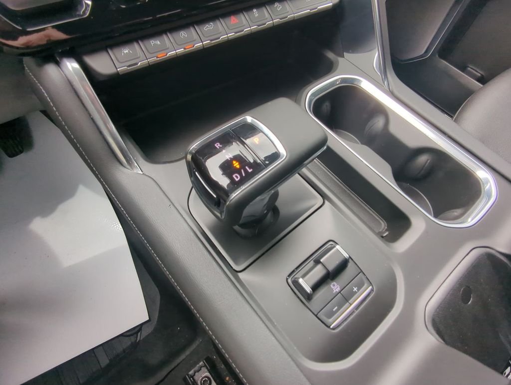 Used 2023 White GMC Denali image 21