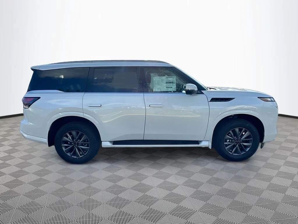 New 2026 RADIANT WHITE INFINITI Pure 2WD image 4