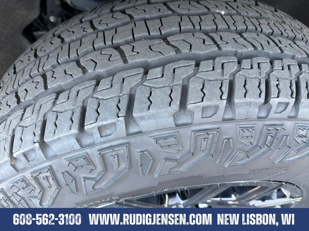 Used 2024 White Chevrolet Trail Boss image 27