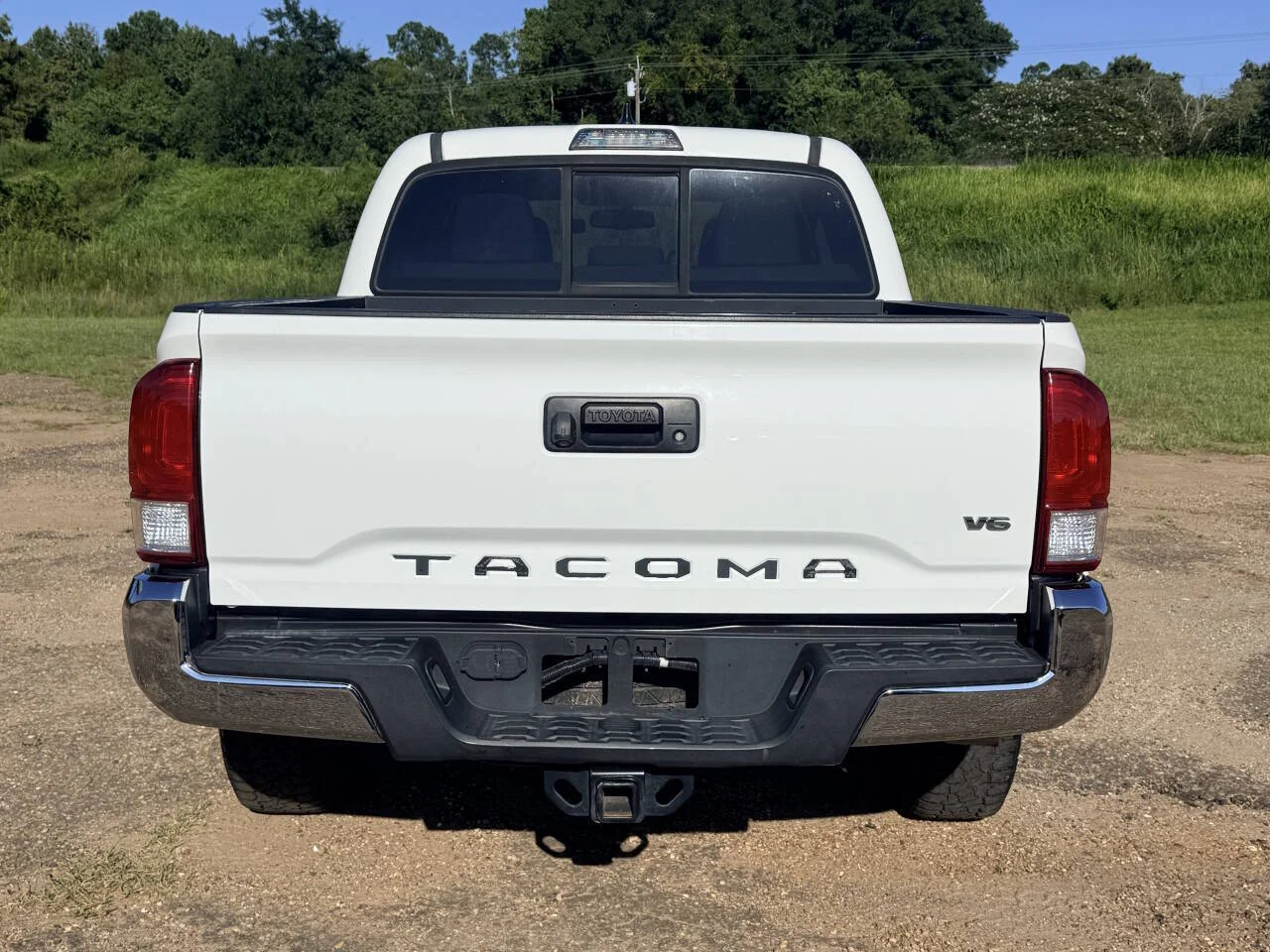 Used 2017 White Toyota SR5 V6 4x2 4dr Double Cab 5.0 ft SB image 4