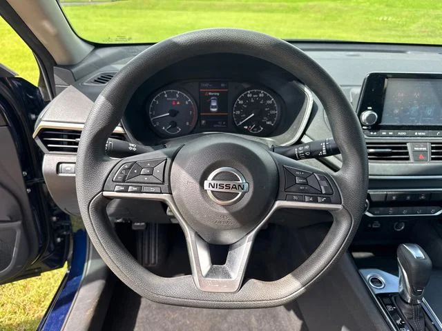 Used 2021 Blue Nissan 2.5 S image 10