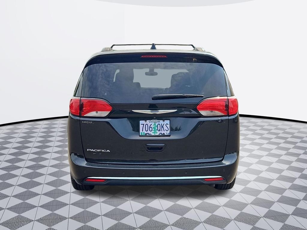 Used 2017 Brilliant Black Crystal Pearlcoat Chrysler Touring L image 5