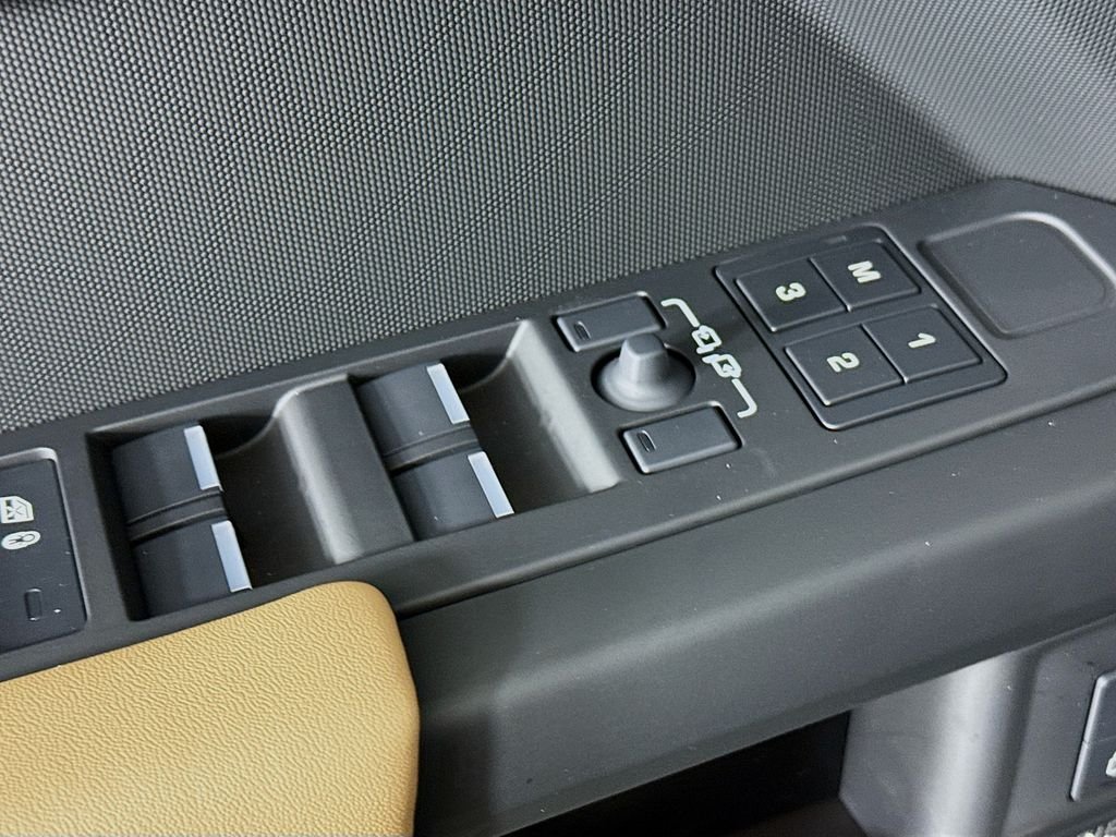 New 2026 Santorini Black Land Rover X-Dynamic SE image 17