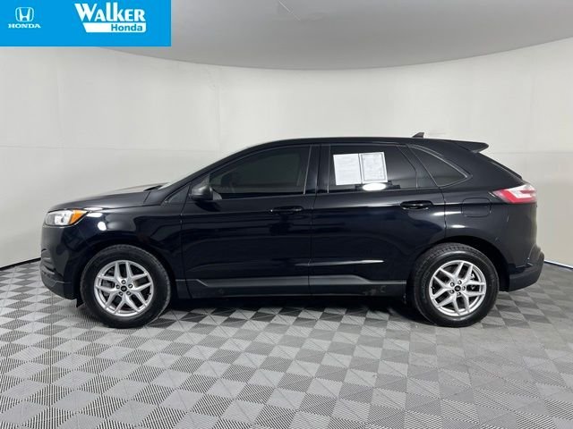 Used 2023 Black Ford SE image 4