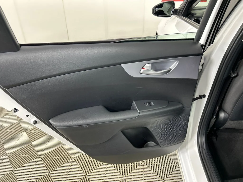 Used 2024 White Kia LXS image 16
