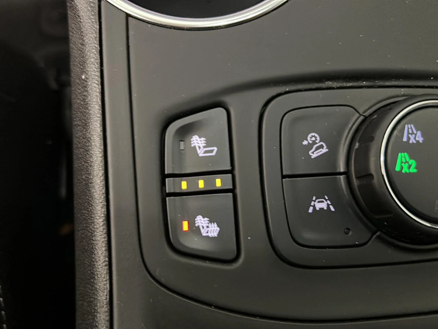 Used 2024 Summit White GMC SLE image 22