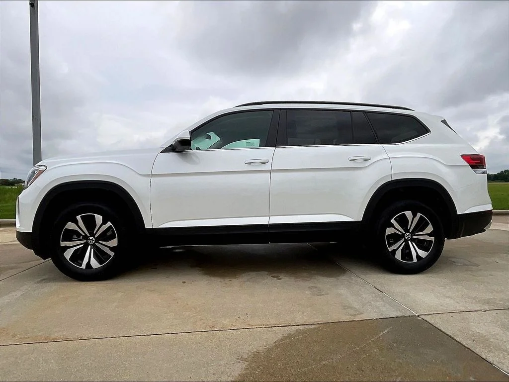 New 2026 White Volkswagen 2.0T SE image 3