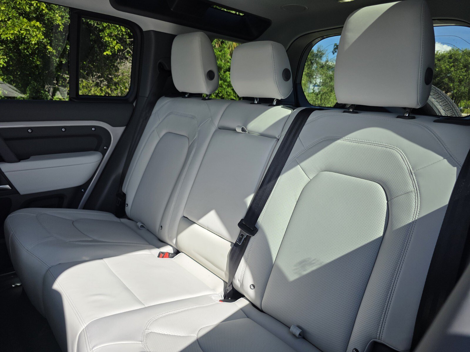 New 2026 Borasco Grey Land Rover P400 X-Dynamic SE image 13